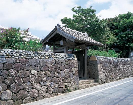 Bukeyashiki-Dori (Samurai Residence Street) 