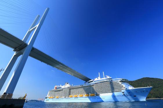 Megami Ohashi Bridge & Cruise Ship 1