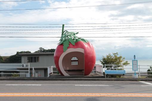 Fruit-Shaped Bus Stops（Tomato）