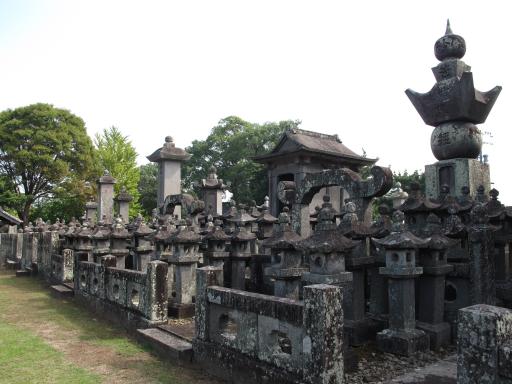 Honkyoji - Tomb of the Omura Family (Lord of Omura Domain)
