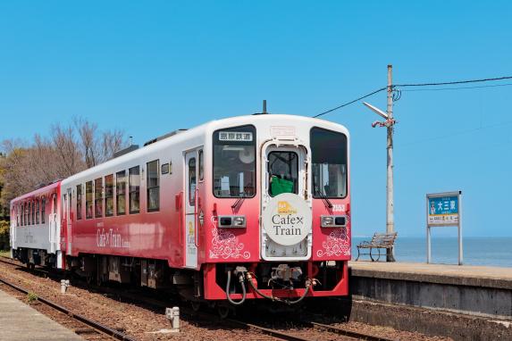 Omisaki Station（with train）3